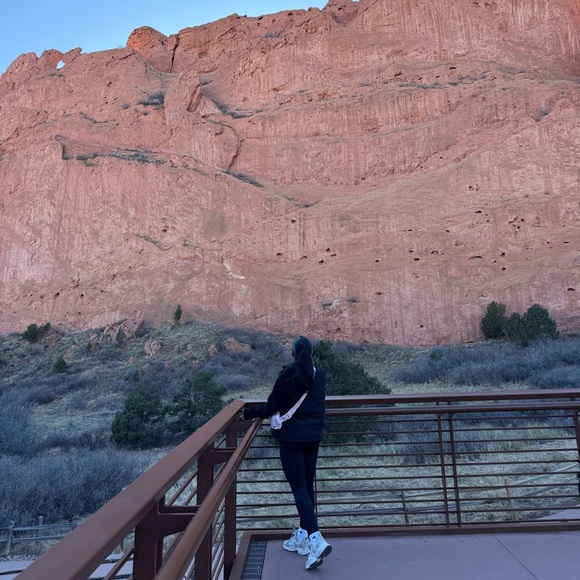 Black Puffer Vest Size Small - Picture 5 of 5